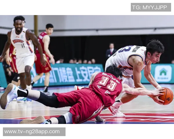 克拉克斯顿全能表现助球队取胜18分10板6助2断3帽展现实力