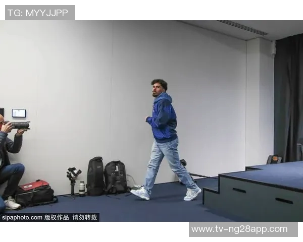 莱奥称赞阿莱格里对年轻球员的指导能力深刻影响了他的成长与表现