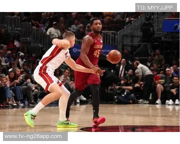 米切尔28投10中砍下28分15篮板8助攻神仙绝平三分令人叹为观止 米切尔28投10中砍下28分15篮板8助攻神仙绝平三分令人叹为观止