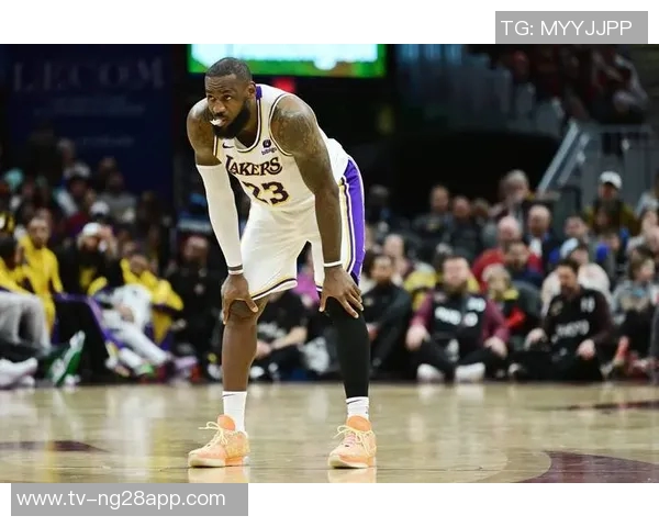 浓眉因小腿伤势缺席对阵雄鹿比赛连续第六场缺阵令人担忧 浓眉因小腿伤势缺席对阵雄鹿比赛连续第六场缺阵令人担忧